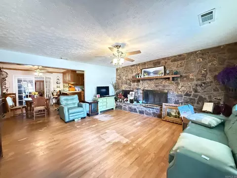 Living - 715 Jason St, Clinton, AR 72031 photo 1 of 3