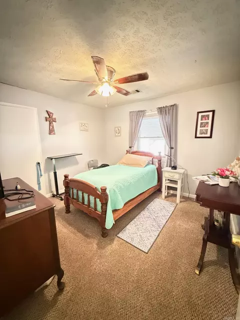Bedroom - 715 Jason St, Clinton, AR 72031 photo 4 of 5