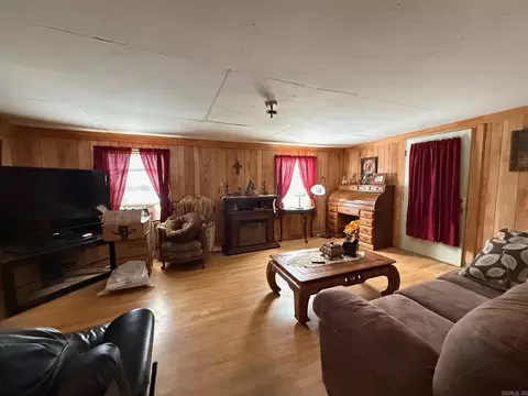 Living - 715 Jason St, Clinton, AR 72031 photo 2 of 3