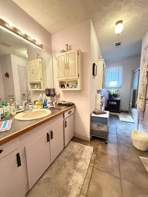 Bath - 715 Jason St, Clinton, AR 72031 photo 1 of 6