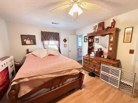 Bedroom - 715 Jason St, Clinton, AR 72031 photo 2 of 5
