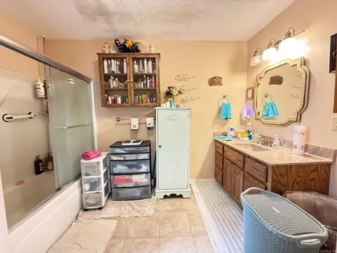 Bath - 715 Jason St, Clinton, AR 72031 photo 5 of 6