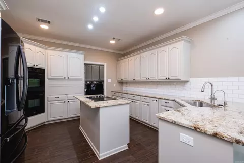 Kitchen - 17 Westin Dr, Conway, AR 72034 photo 1 of 2