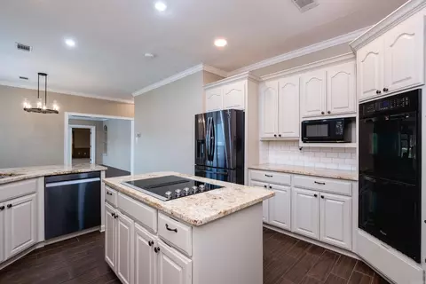 Kitchen - 17 Westin Dr, Conway, AR 72034 photo 2 of 2