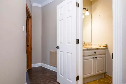Entry Way - 17 Westin Dr, Conway, AR 72034 photo 2 of 3