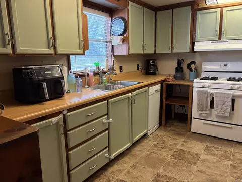 Kitchen - 215 Robins Ave, Norman, AR 71960 photo 1 of 5