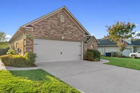 Exterior - 1165 Calloway Dr, Conway, AR 72034 photo 6 of 7