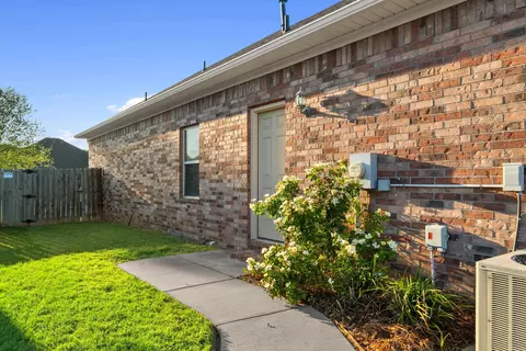 Exterior - 1165 Calloway Dr, Conway, AR 72034 photo 5 of 7