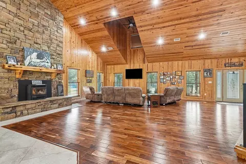 Living - 415 Jackson Rd S, Damascus, AR 72039 photo 1 of 1