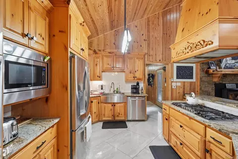 Kitchen - 415 Jackson Rd S, Damascus, AR 72039 photo 4 of 5