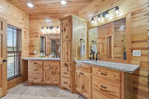 Bath - 415 Jackson Rd S, Damascus, AR 72039 photo 1 of 7