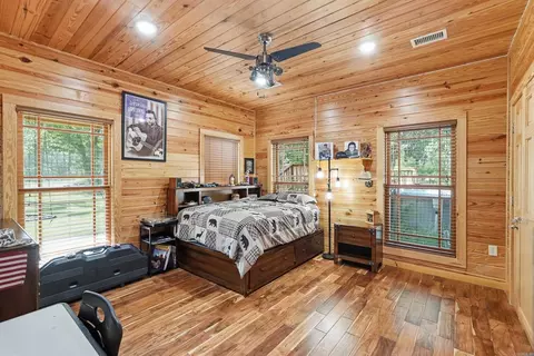 Bedroom - 415 Jackson Rd S, Damascus, AR 72039 photo 2 of 3