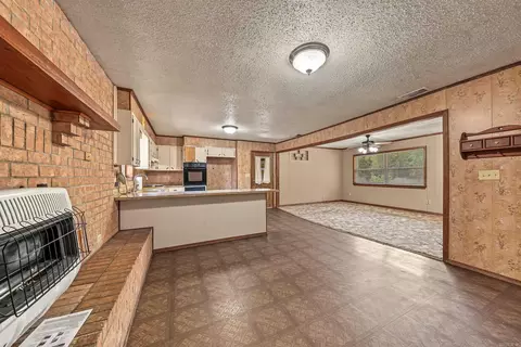 Living - 662 Ottawa Rd, De Queen, AR 71832 photo 8 of 8