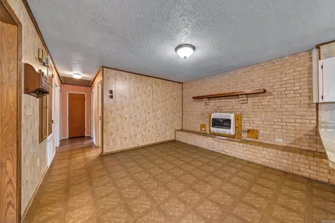 Living - 662 Ottawa Rd, De Queen, AR 71832 photo 6 of 8