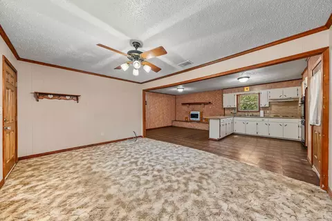 Living - 662 Ottawa Rd, De Queen, AR 71832 photo 2 of 8