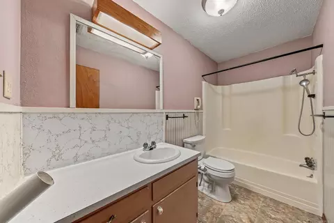 Bath - 662 Ottawa Rd, De Queen, AR 71832 photo 1 of 1