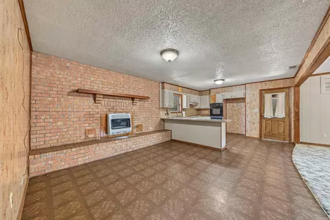 Living - 662 Ottawa Rd, De Queen, AR 71832 photo 7 of 8