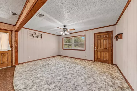 Living - 662 Ottawa Rd, De Queen, AR 71832 photo 4 of 8