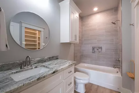 Bath - 19 Morris Ct, Greenbrier, AR 72058 photo 3 of 5