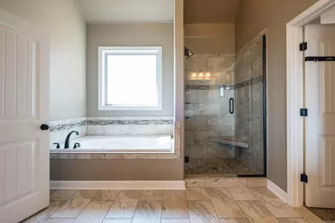 Bath - 9105 Stone Canyon Dr, Alexander, AR 72002 photo 1 of 2