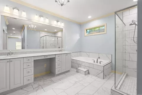 Bath - 617 Edgemoor Ter, Benton, AR 72015 photo 1 of 6