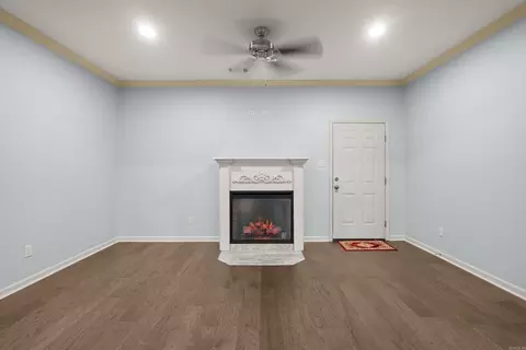 Living - 617 Edgemoor Ter, Benton, AR 72015 photo 5 of 8