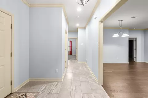 Entry Way - 617 Edgemoor Ter, Benton, AR 72015 photo 4 of 5