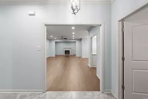 Entry Way - 617 Edgemoor Ter, Benton, AR 72015 photo 2 of 5