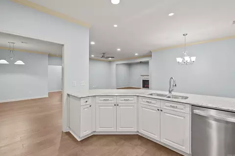 Kitchen - 617 Edgemoor Ter, Benton, AR 72015 photo 4 of 4
