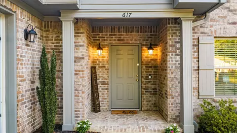 Entry Way - 617 Edgemoor Ter, Benton, AR 72015 photo 1 of 5