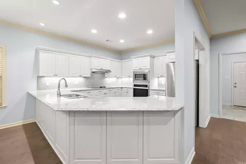 Kitchen - 617 Edgemoor Ter, Benton, AR 72015 photo 1 of 4