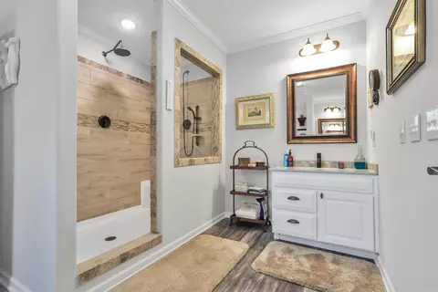 Bath - 587 Owley Rd, Mount Ida, AR 71957 photo 1 of 5
