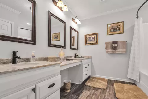 Bath - 587 Owley Rd, Mount Ida, AR 71957 photo 4 of 5
