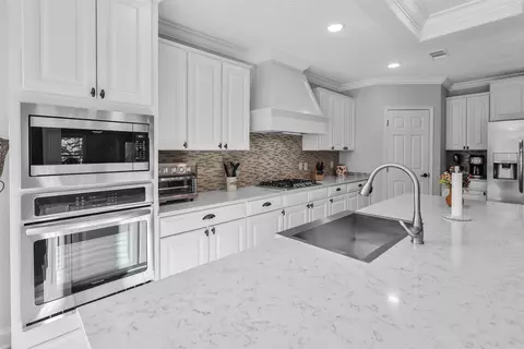 Kitchen - 587 Owley Rd, Mount Ida, AR 71957 photo 6 of 7