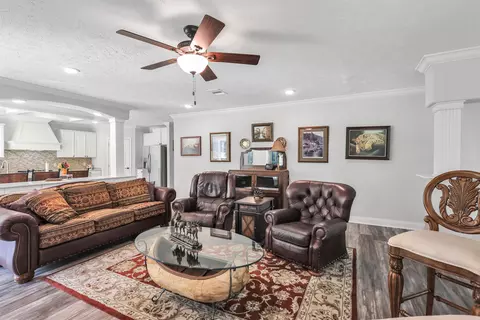 Living - 587 Owley Rd, Mount Ida, AR 71957 photo 2 of 3