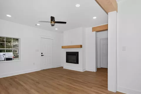Living - 356 Ash St, Conway, AR 72034 photo 2 of 4