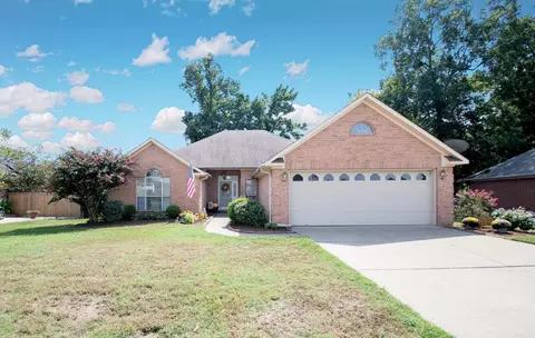 131 Deauville Dr, Maumelle, AR 72113