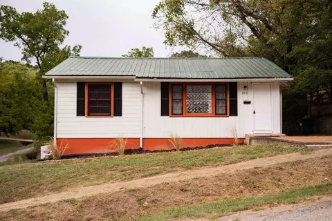 303 N 5th St, Thayer, MO 65791