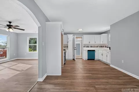 Entry Way - 305 S Main, Benton, AR 72015 photo 1 of 3