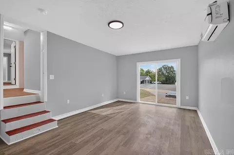 Living - 305 S Main, Benton, AR 72015 photo 5 of 6