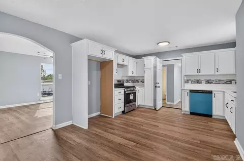 Kitchen - 305 S Main, Benton, AR 72015 photo 1 of 2