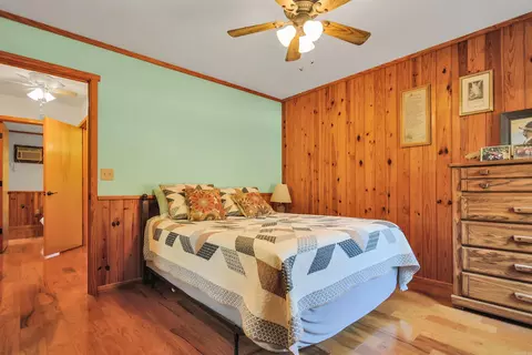 Bedroom - 56 Oakwood Rd, Mount Ida, AR 71957 photo 4 of 7