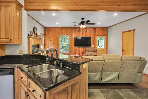 Kitchen - 56 Oakwood Rd, Mount Ida, AR 71957 photo 2 of 5
