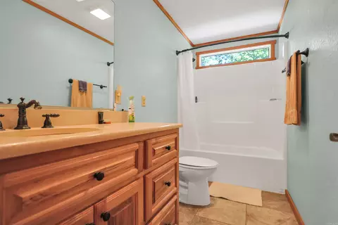 Bath - 56 Oakwood Rd, Mount Ida, AR 71957 photo 5 of 6
