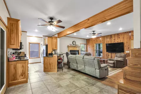Entry Way - 56 Oakwood Rd, Mount Ida, AR 71957 photo 1 of 3