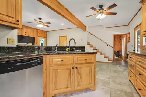 Kitchen - 56 Oakwood Rd, Mount Ida, AR 71957 photo 3 of 5