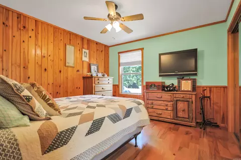 Bedroom - 56 Oakwood Rd, Mount Ida, AR 71957 photo 3 of 7