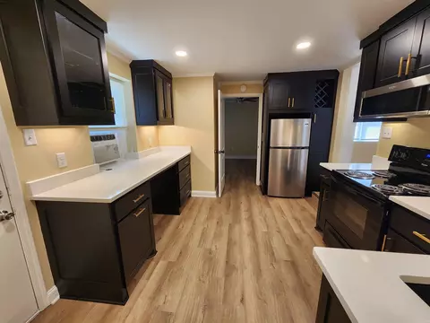 Kitchen - 1855 A B Robins, Conway, AR 72034 photo 2 of 6