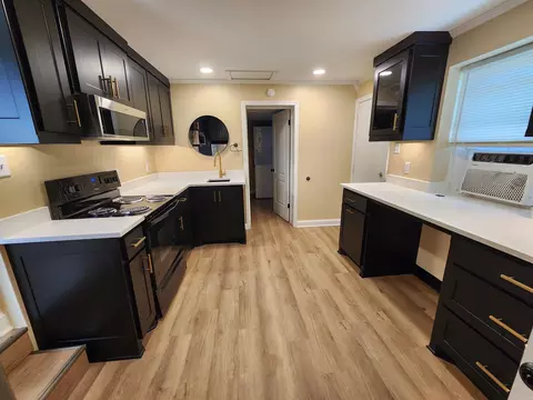 Kitchen - 1855 A B Robins, Conway, AR 72034 photo 3 of 6