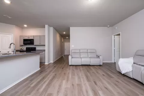 Entry Way - 27 Curly Leaf Ln, Conway, AR 72032 photo 6 of 11